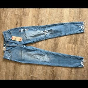 Women’s / Juniors Levi Jeans